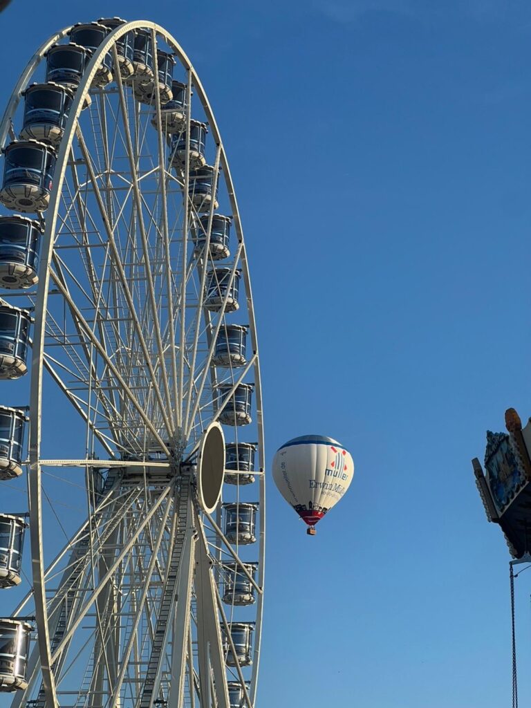 Erwin Müller Ballon über dem Volksfest von Friedberg